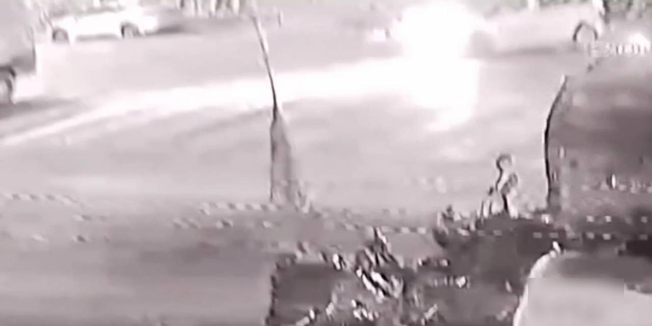 Ataşehir’de Hafif Ticari Araç İle Motosikletin Kafa Kafaya Çarpıştığı Kaza Kamerada