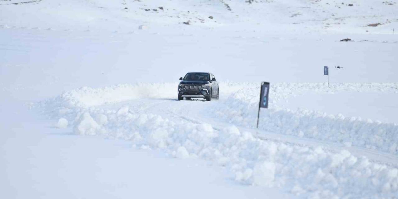 Başkan Büyükkılıç, Togg İle Erciyes’te Pistlerin Tozunu Attırdı