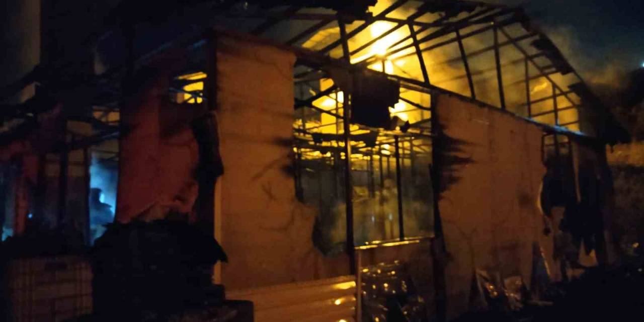 Elektrik Kontağında Çıkan Yangında 3 Ev Kullanılamaz Hale Geldi