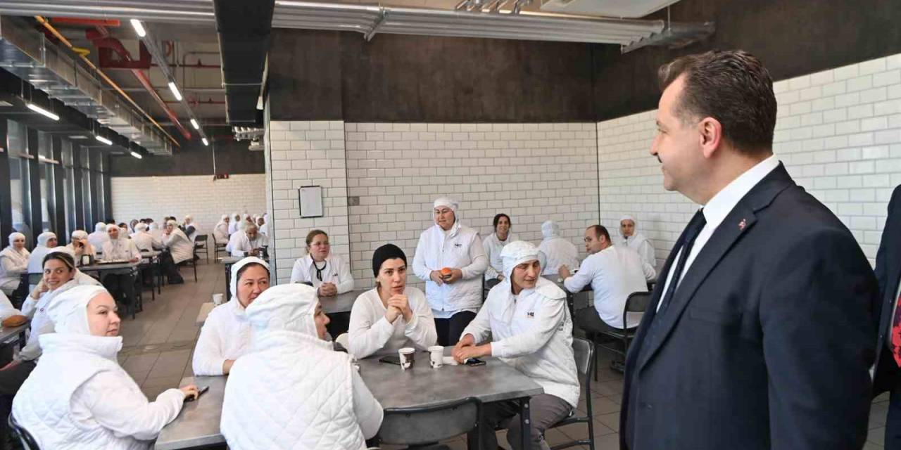 Başkan Yılmaz, Ziyaret Ettiği İşçileri Kahve İçmeye Davet Etti