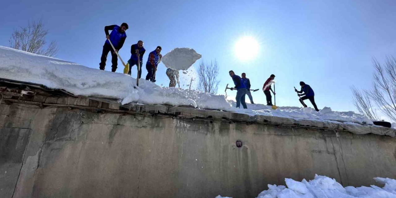 Yüksekova’da Yürekleri Isıtan Görüntüler