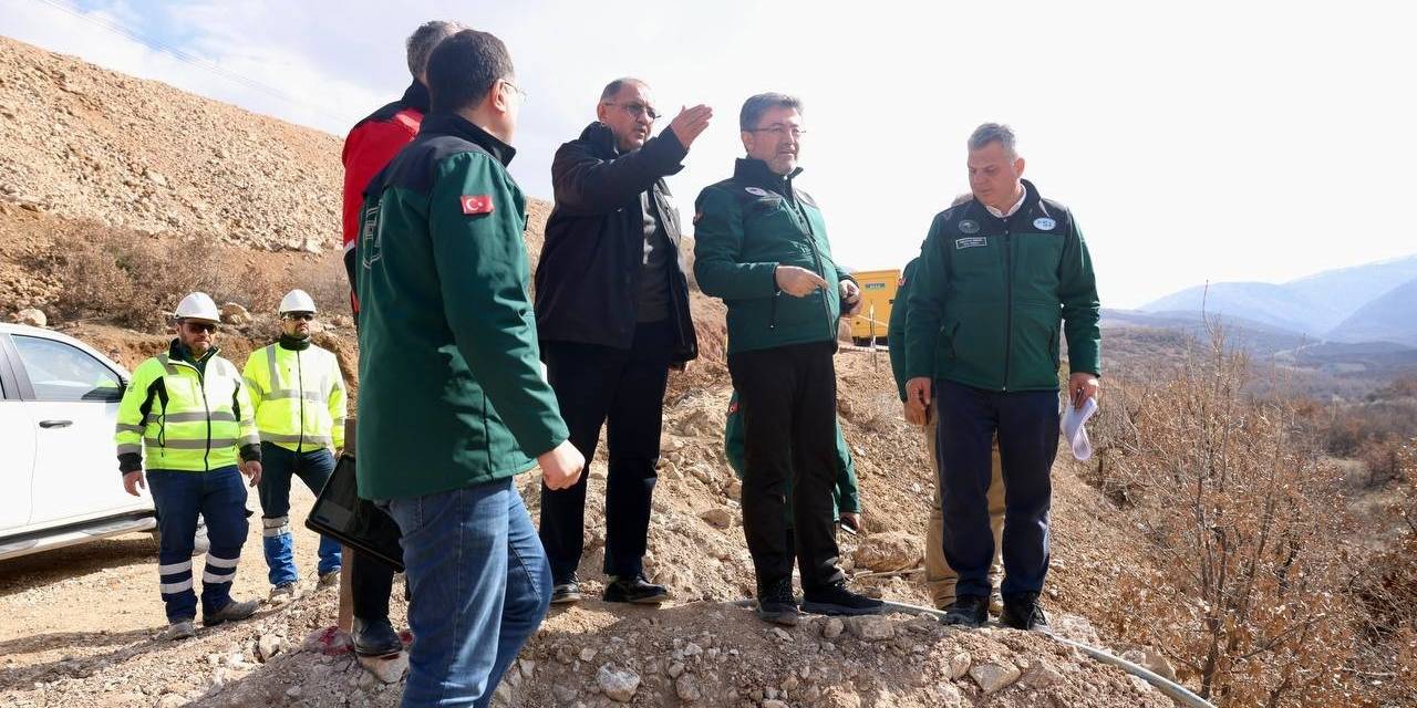 Bakan Özhaseki: “9 Noktadan Numune Alınıyor, Şu Ana Kadar Herhangi Bir Zehirli Atığa Rastlanmadı”