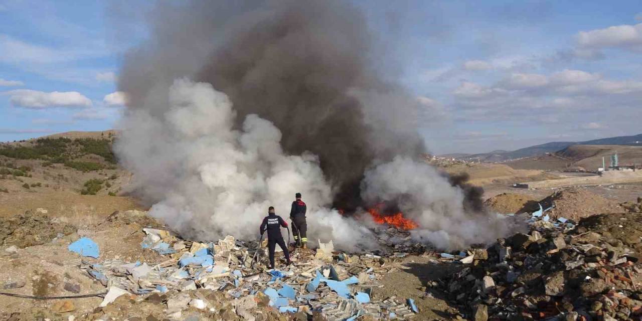 Yozgat’ta Atıkların Bulunduğu Alanda Çıkan Yangın Söndürüldü