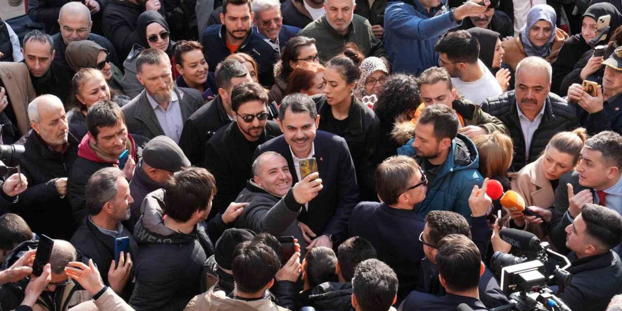 Ak Parti İbb Başkan Adayı Kurum, Bahçelievler’de Esnaf Ziyareti Sırasında Tramvay Sürdü