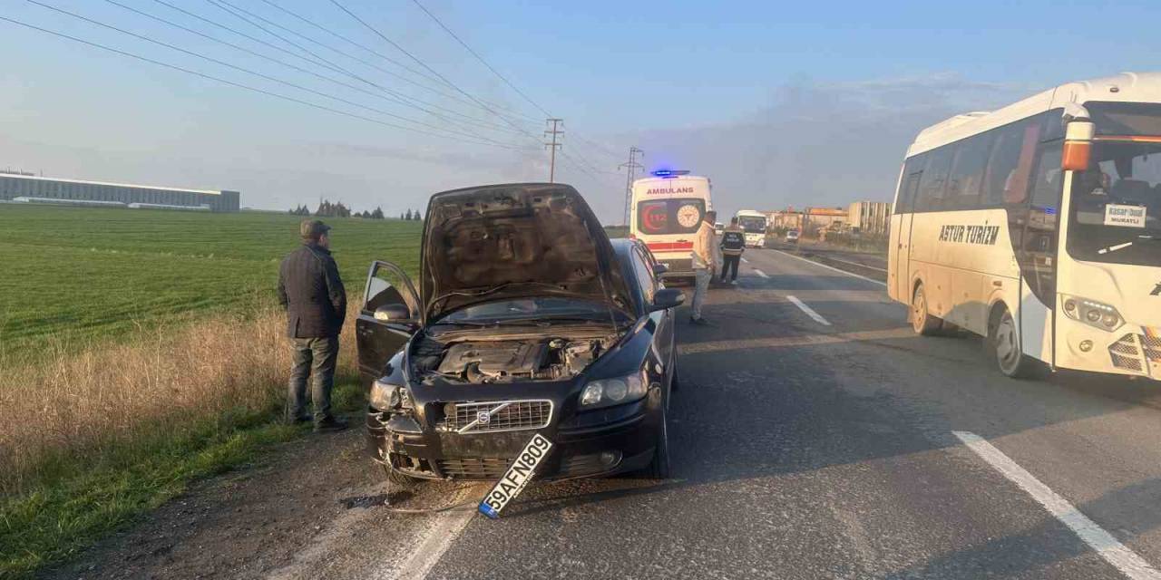 Kamyondan Düşen Malzeme Kazaya Neden Oldu: 2 Yaralı