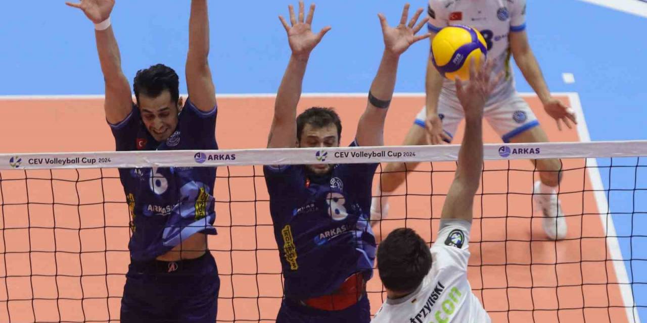 Cev Volleyball Cup: Arkas Spor: 3 - Svg Luneburg: 0