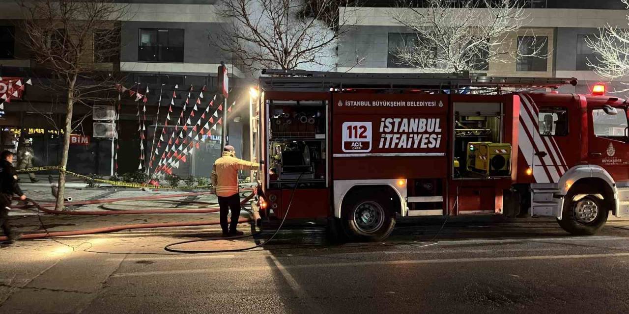 Beylikdüzü’nde Market Deposunda Yangın