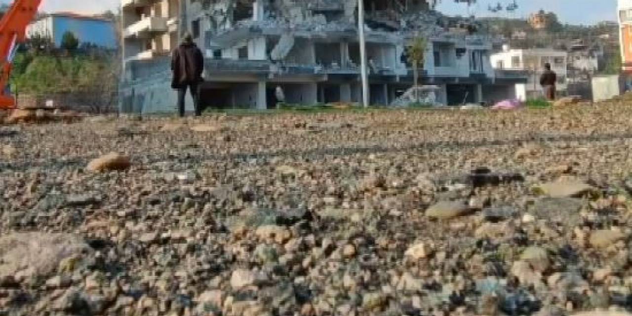 Binanın Kağıt Gibi Yerle Bir Olması Ve Yaşanan Panik Kamerada