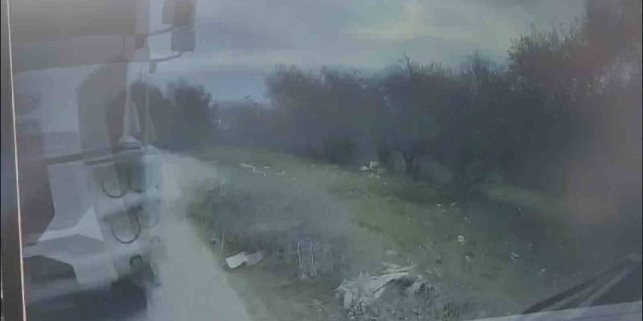 Otobüs Şoförünün Manevrası Faciayı Önledi, O Anlar Kamerada