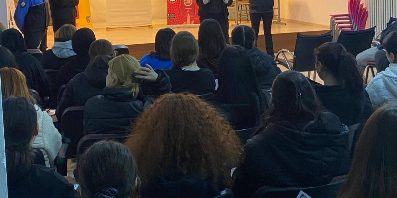 Kız Öğrencilerine Kades Eğitimi