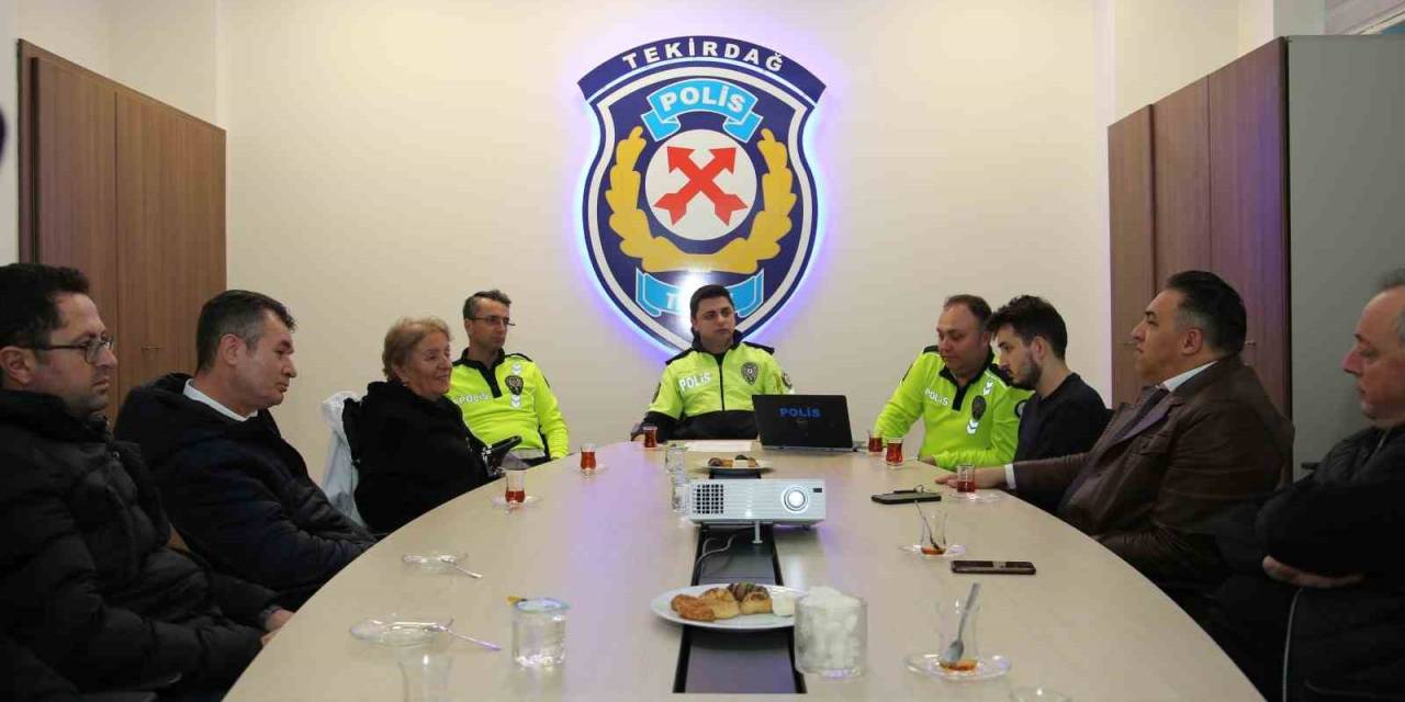 Otobüs Şoförü Ve Yolcularına Emniyet Kemeri Uyarısı