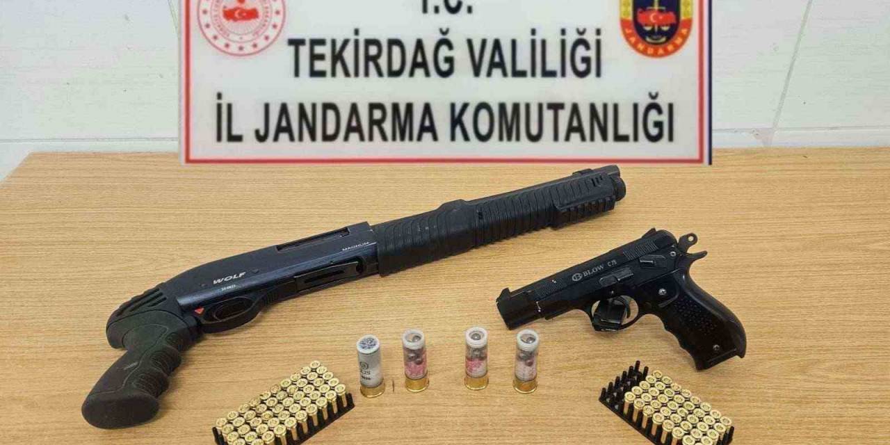 Silah, Bıçak Ve Mermiler Ele Geçirildi