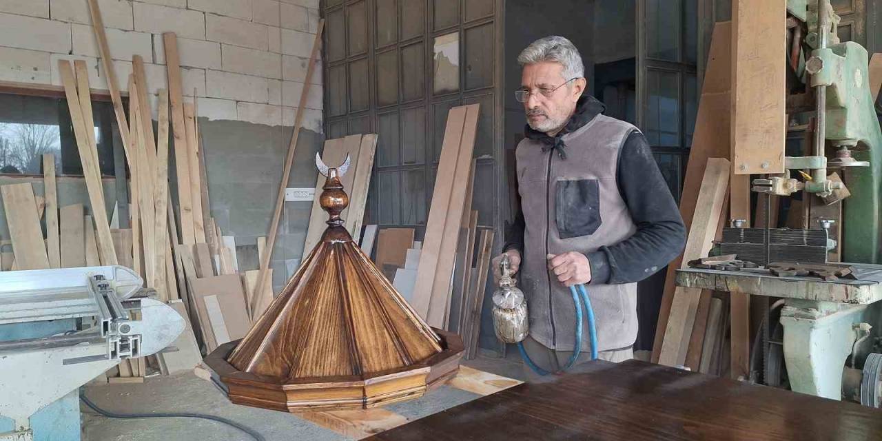 44 Yıldır Odunları Yontuyor