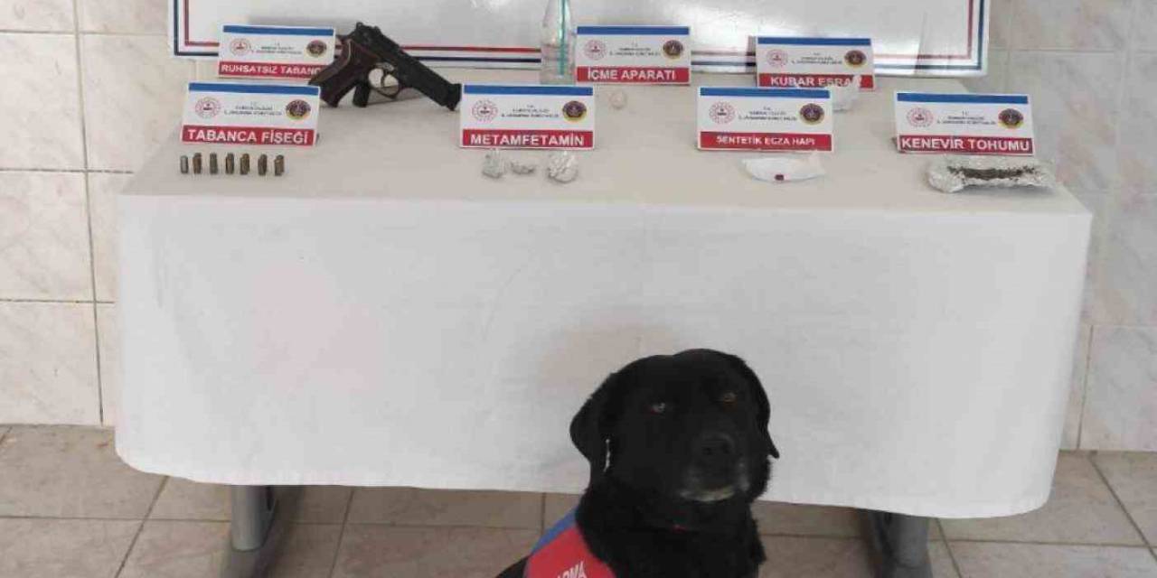 Jandarmadan Silah Ve Uyuşturucu Operasyonu: 3 Gözaltı