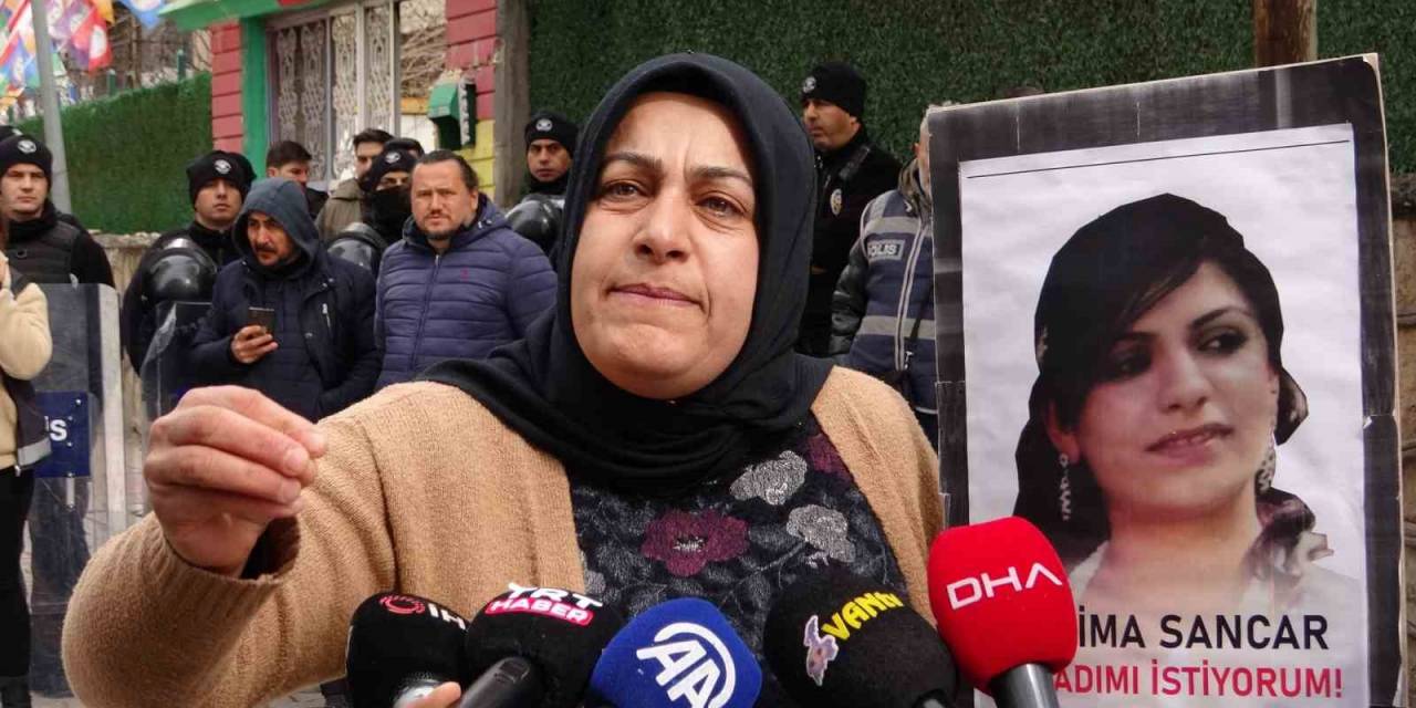 Vanlı Anne: “Ben Evladım İçin Buradayım, Siyaset İçin Değil”