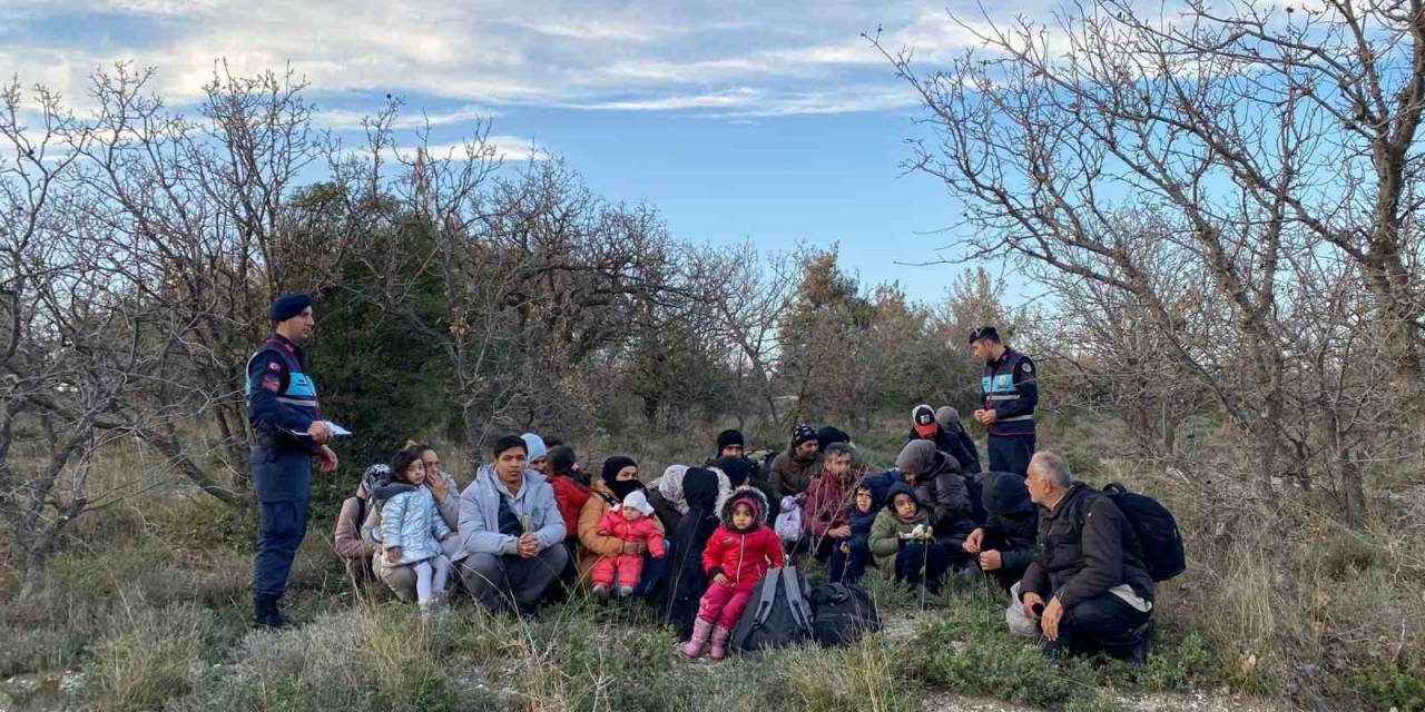 Ayvacık Ve Ezine’de 75 Kaçak Göçmen İle 5 Organizatör Yakalandı