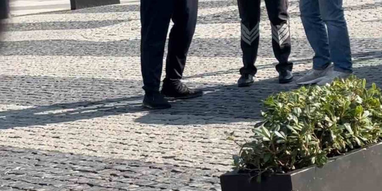 Ümraniye’de Taksi Şoförü İle Yolcu Arasındaki Tartışma Kamerada