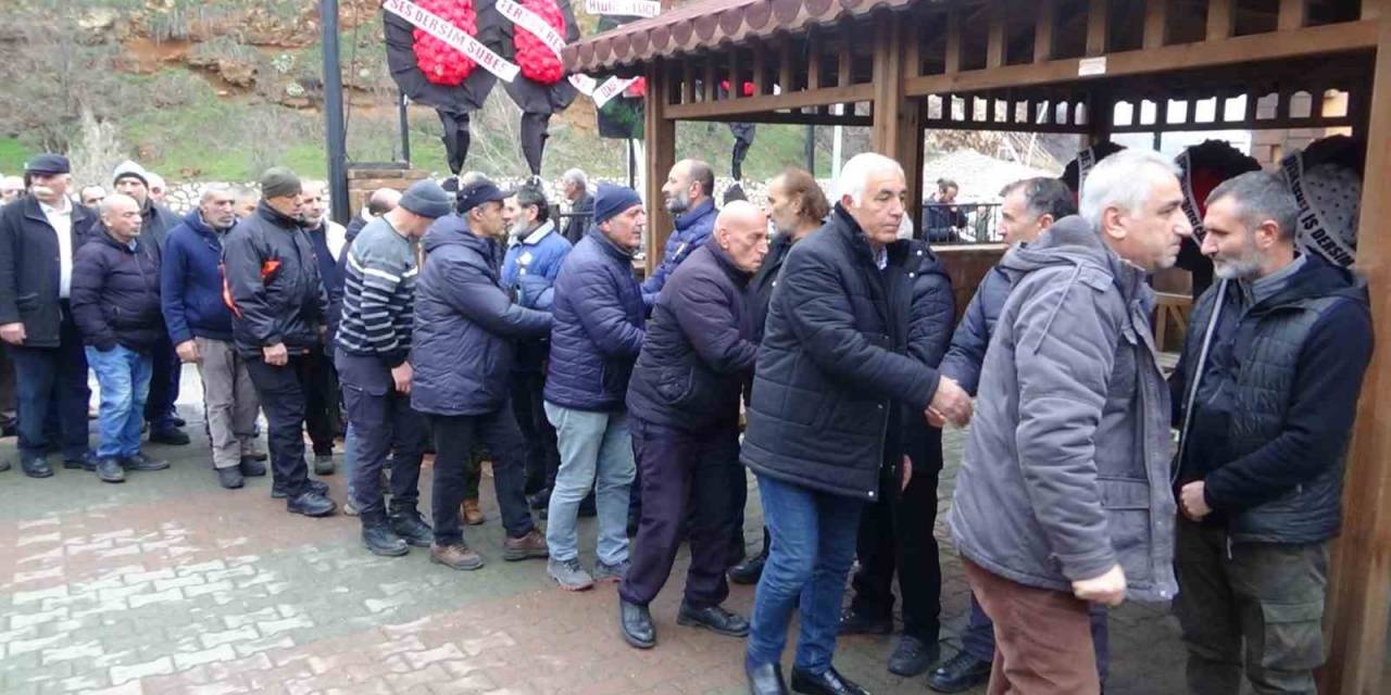 Belediye Çalışanının Cenazesine Yüzlerce Kişi Katıldı