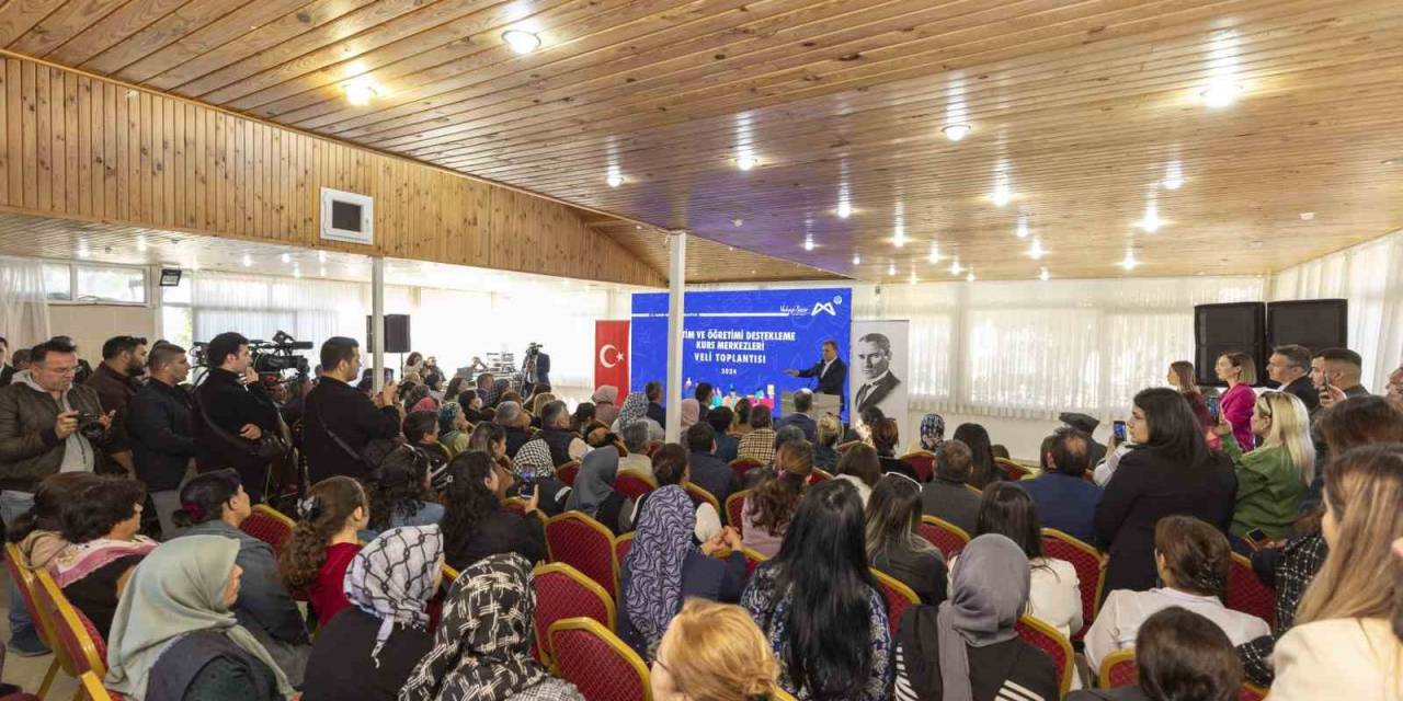 Başkan Seçer, Aydıncak’taki Kurs Merkezinde Eğitim Gören Öğrencilerin Aileleriyle Bir Araya Geldi