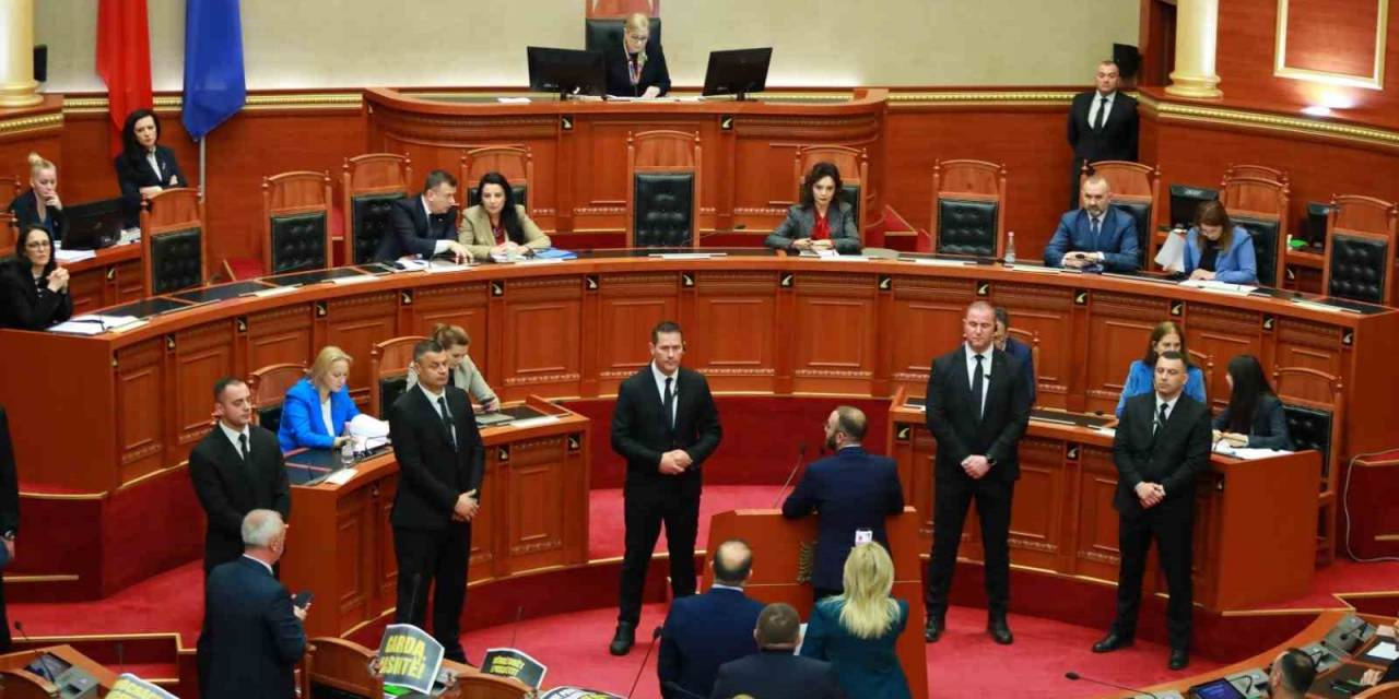 Arnavutluk Parlamentosundan İtalya İle İmzalanan Göçmen Anlaşmasına Onay