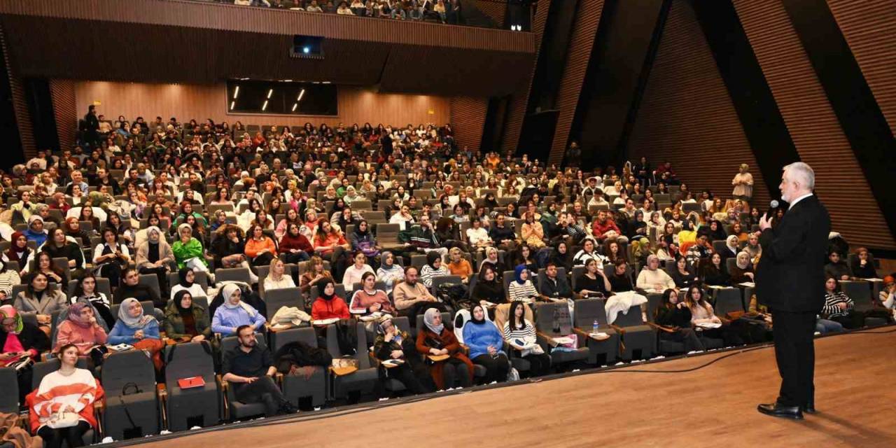 Başkan Başdeğirmen: "Gençlerimize Faydalı Olmaya Çalışıyoruz"