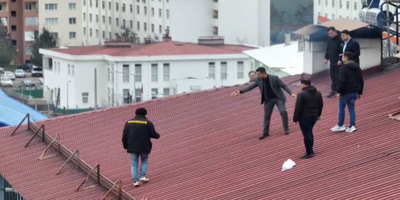 İntihar Girişiminde Bulunan Şahıs, 3 Saatlik İknanın Ardından Çatıdan İndirildi