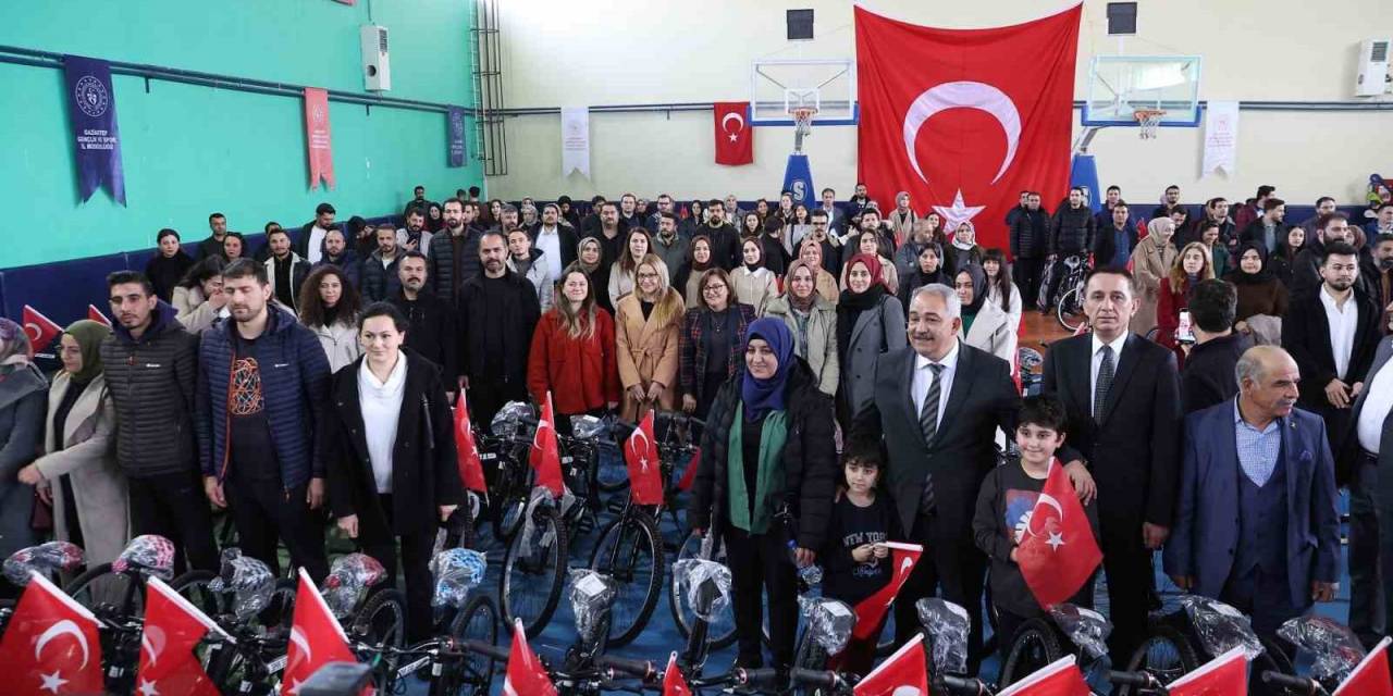 Büyükşehir, Yavuzeli Ve Araban’daki Öğretmenlere Bisiklet Dağıttı