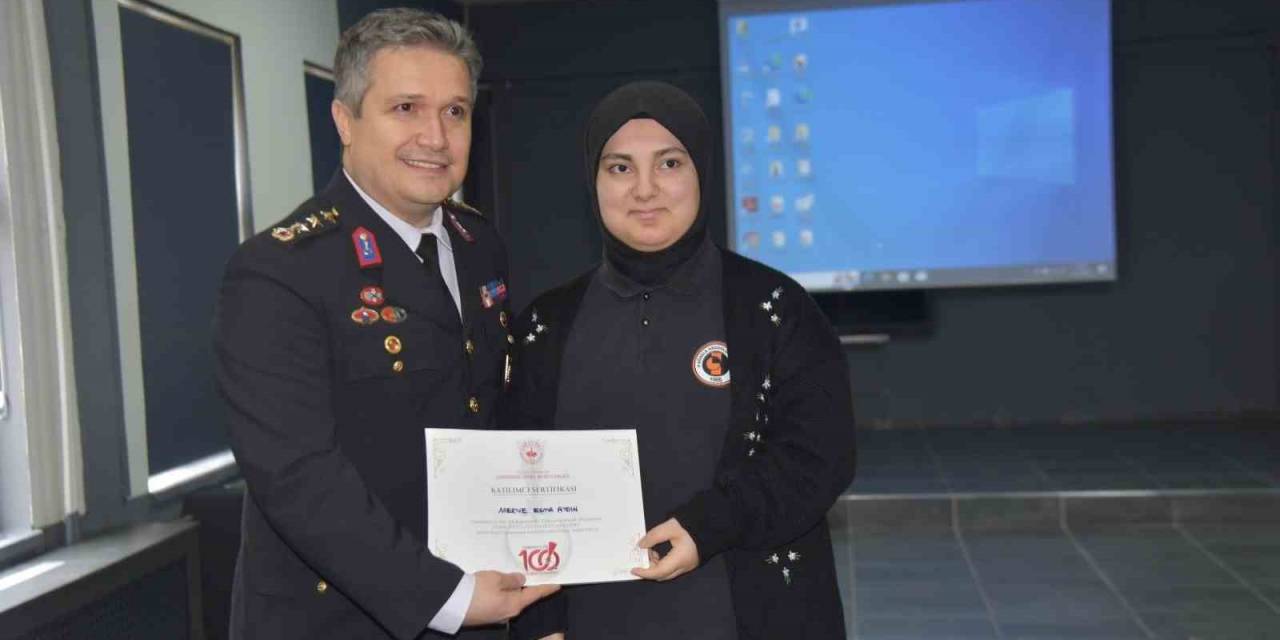 Giresun’da Merve Esma Aydın, Jandarma Genel Komutanlığı Resim Yarışmasında İl Birincisi Oldu