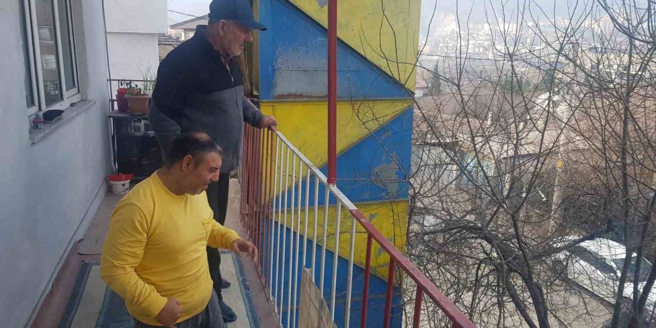 Engelli Ömer Bozulan Asansör Nedeniyle Eve Hapsoldu