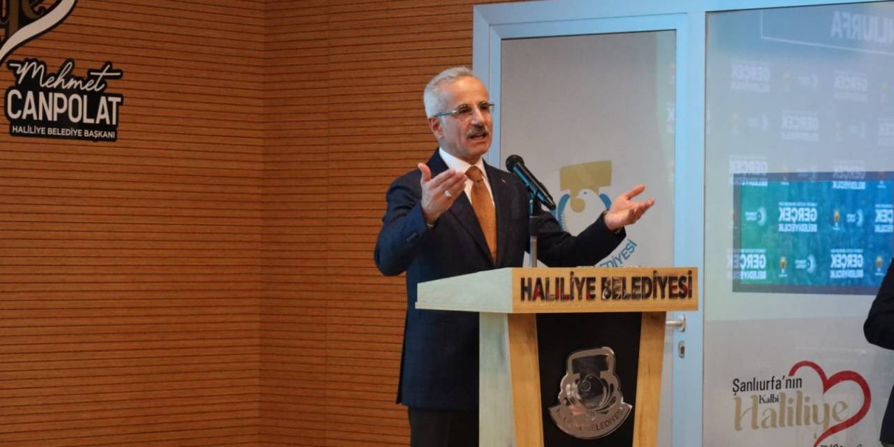 Bakan Uraloğlu, Süveyş Kanalı’na Alternatif Fav Limanı Projesini Anlattı