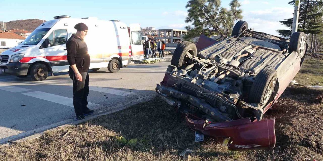 Kütahya’da Otomobil Takla Attı: 2 Yaralı