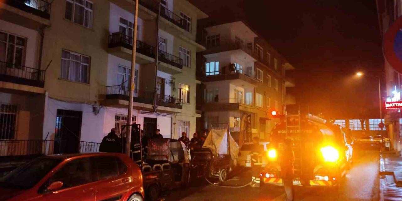 Niğde’de Çıkan Yangında 9 Kişi Dumandan Etkilendi