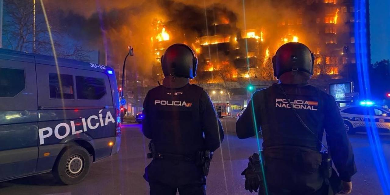 İspanya’da 14 Katlı Binada Yangın: 7 Yaralı