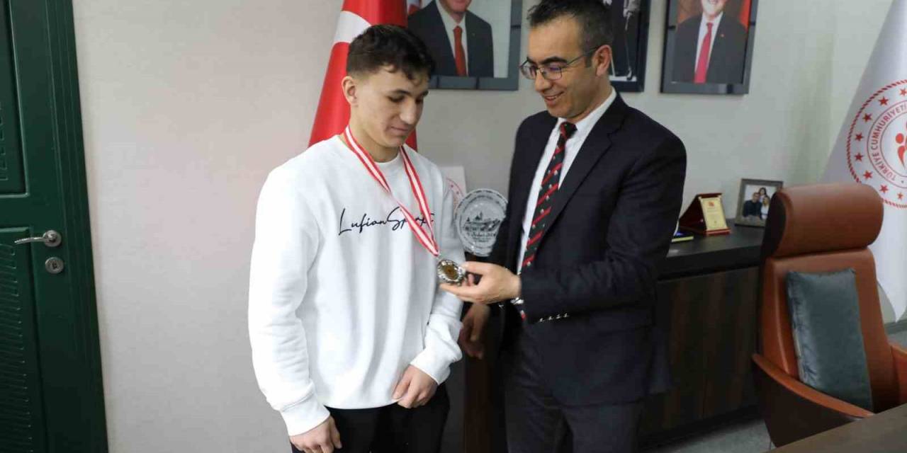 Ağrılı Boksör Mir Boran Yıldırım Türkiye İkincisi Oldu