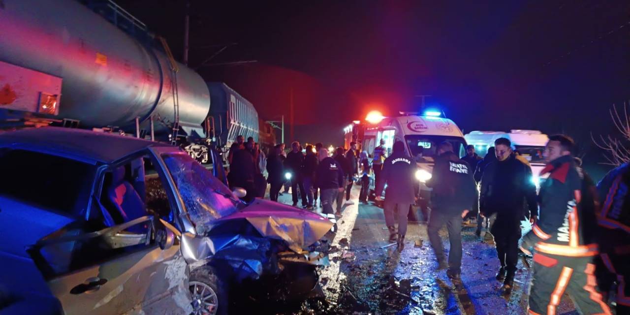 Malatya’da İki Otomobil Kafa Kafaya Çarpıştı: 3 Yaralı