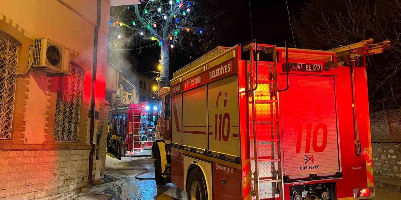 Camide Çıkan Yangın Korkuttu