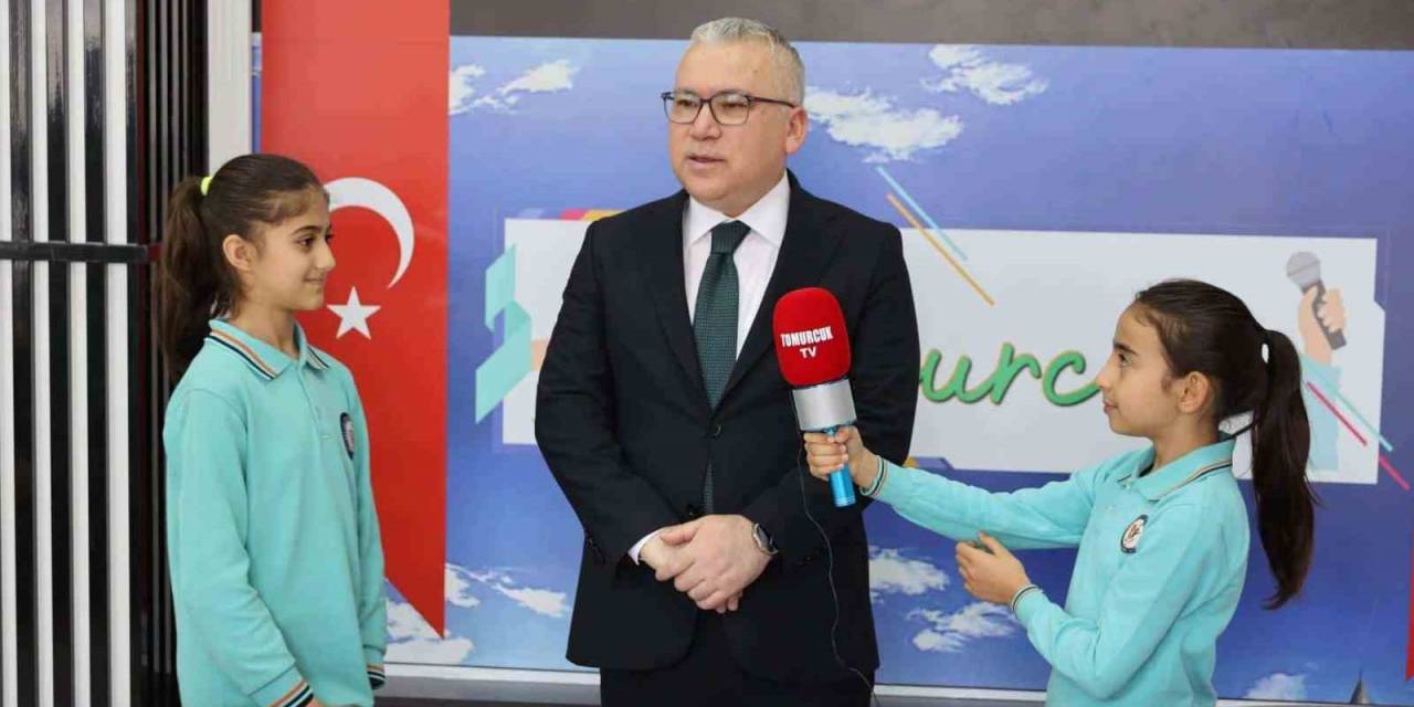 Minik Öğrenciler Haber Kanalı Kurdu