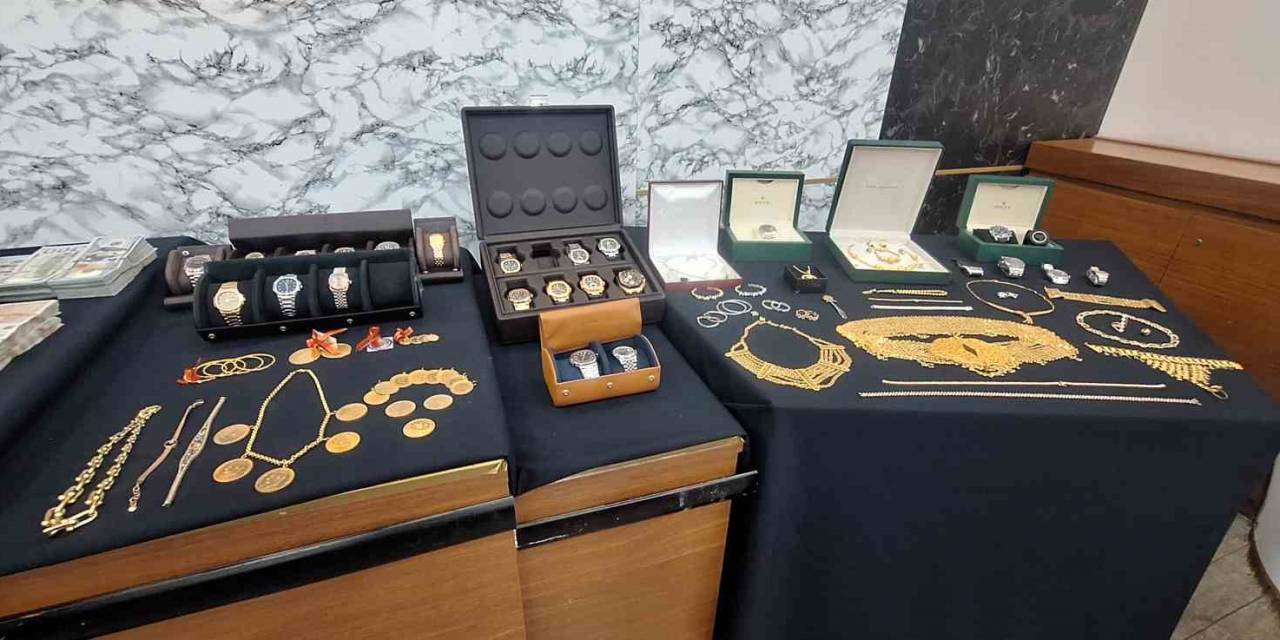 ’türk Escobar’ Lakaplı Urfi Çetinkaya’nın Suç Örgütüne Düzenlenen Operasyonda Ele Geçirilenler Emniyette Sergilendi