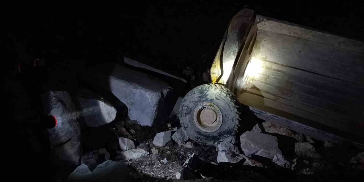 Mermer Ocağında Kamyon Devrildi, 1 İşçi Ağır Yaralandı