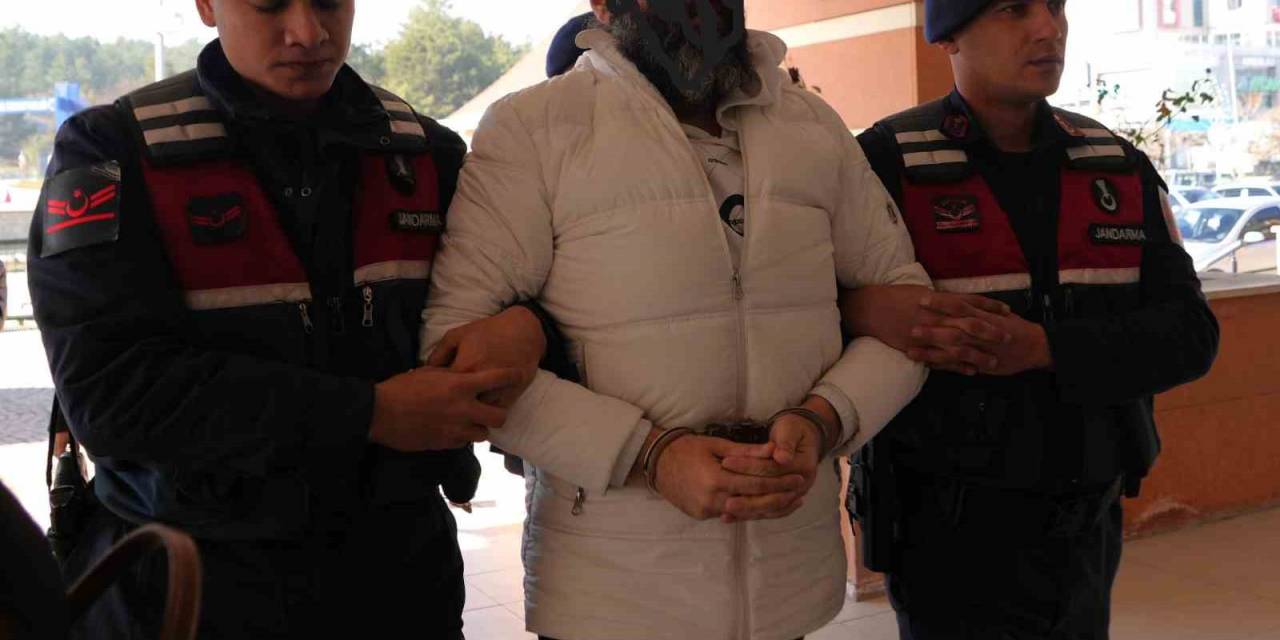 Kastamonu’da, Kafes-45 Operasyonu’nda Gözaltına Alınan Örgüt Lideri Adliyeye Sevk Edildi