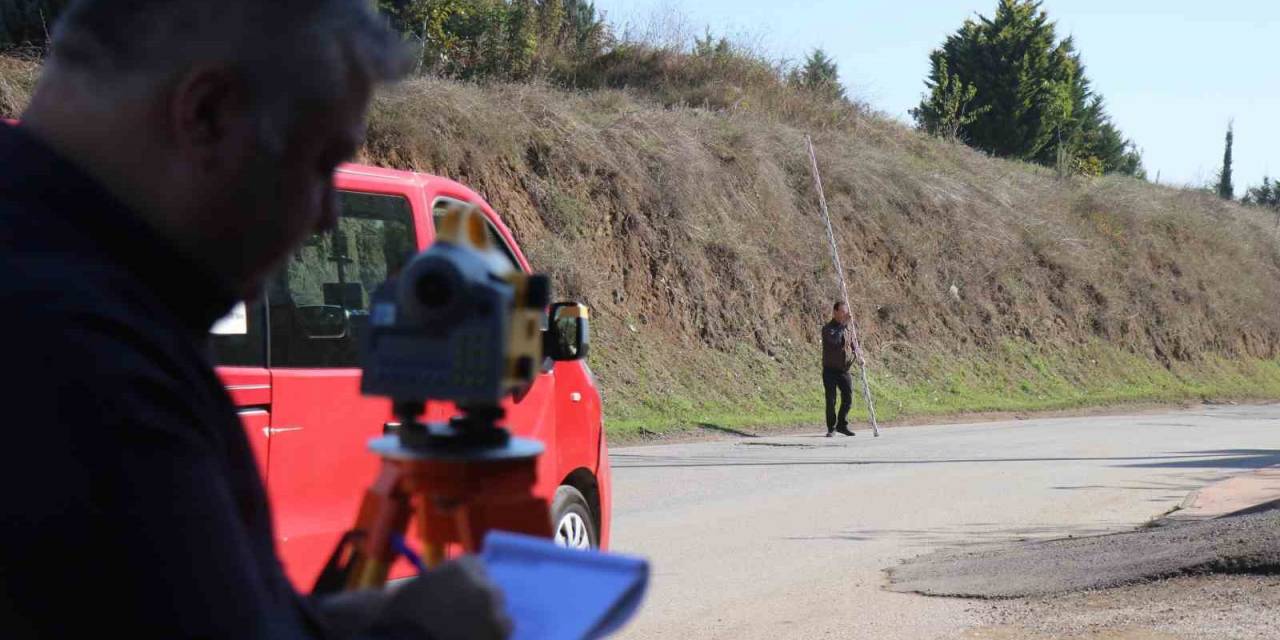 Sakarya’daki Gizemli Yol: Ayağını Frenden Çeken Yokuş Yukarı Çıkıyor