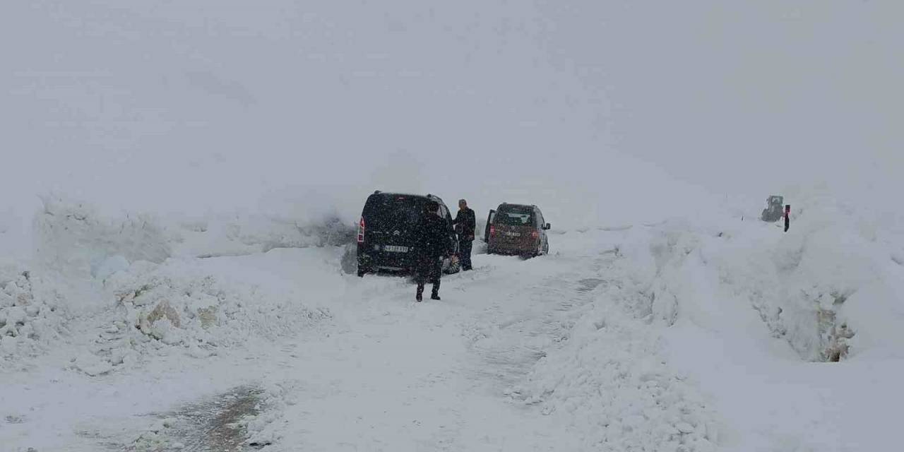 Muş’ta 18 Araç İçerisinde 53 Kişi Mahsur Kaldı