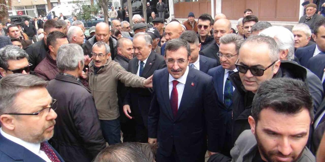 Cumhurbaşkanı Yardımcısı Cevdet Yılmaz’a Büyük İlgi