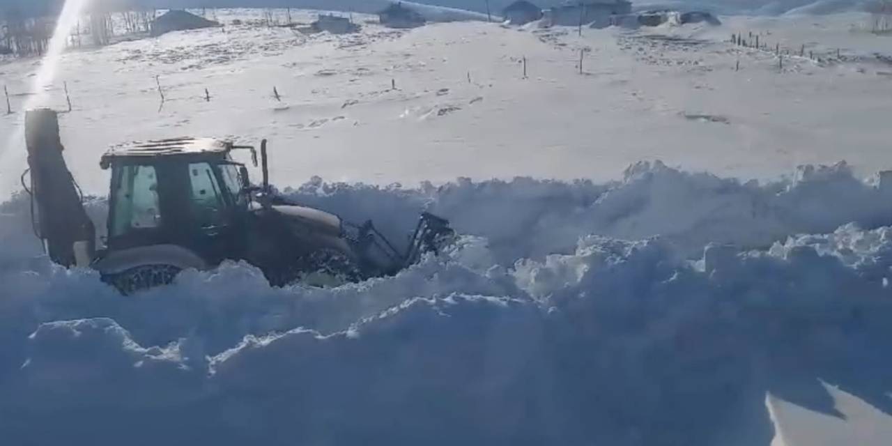 Muradiye’de Kapanan Yollar Ulaşıma Açıldı