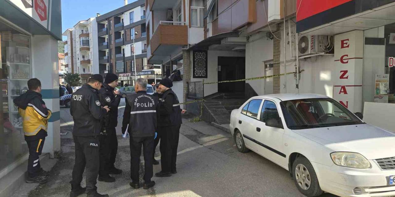 Otel Yangınında 3. Kattan Aşağı Atlayarak Kurtulmaya Çalıştı