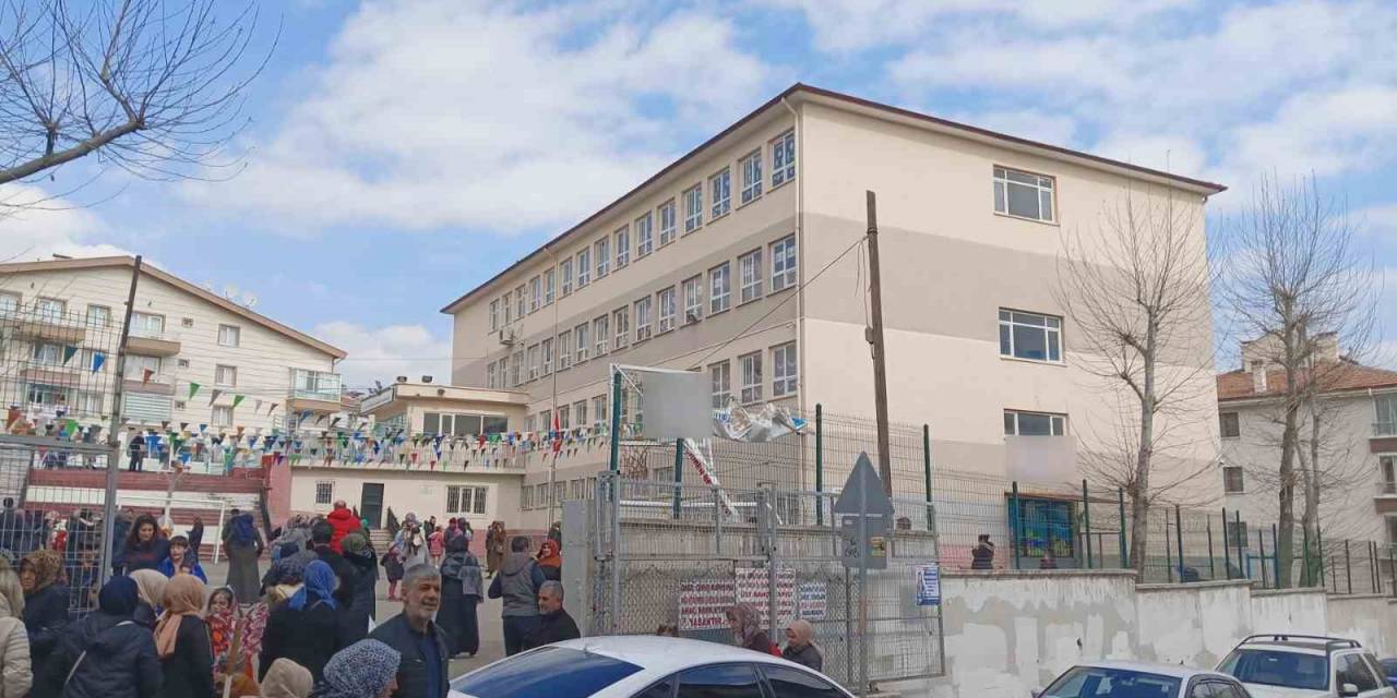 Yoğun Bakımda Yaşam Savaşı Veren Çocuğun Babasından İhmal Ve Öğretmen Darbı İddiası