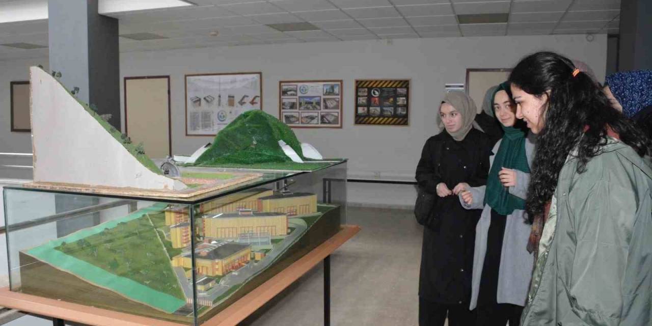 Lise Öğrencileri Düzce Üniversitesini Tanıdı