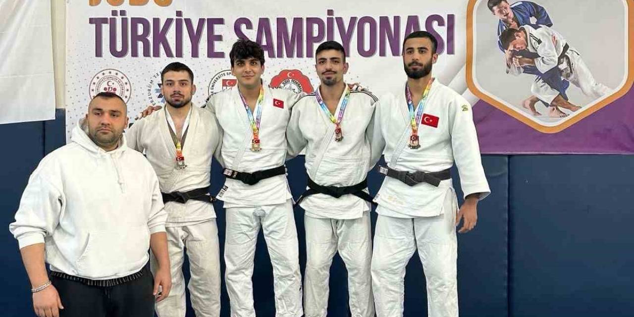 Zbeü Öğrencilerinden Judoda Büyük Başarı