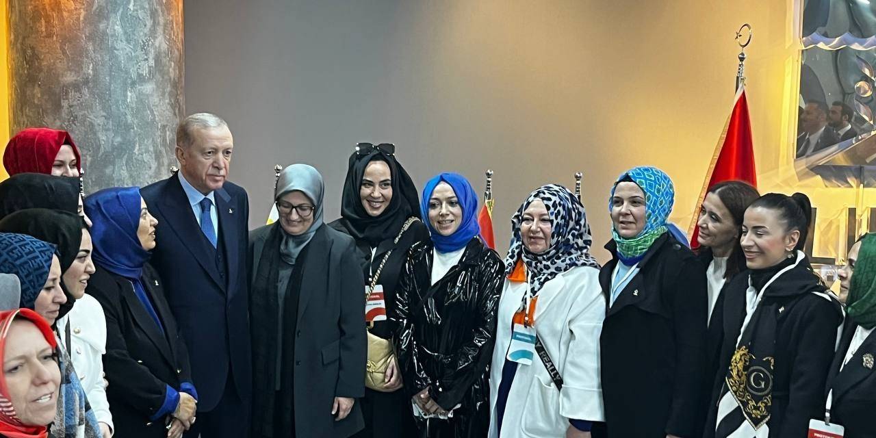 Cumhurbaşkanı Erdoğan Kadınların Fotoğraf İsteğini Kırmadı