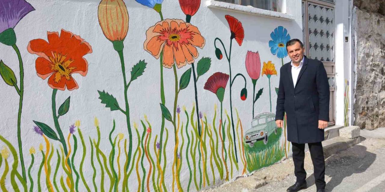 Babadağ Belediyesi Sokak Boyama Çalışmalarıyla İlçeyi Renklendiriyor
